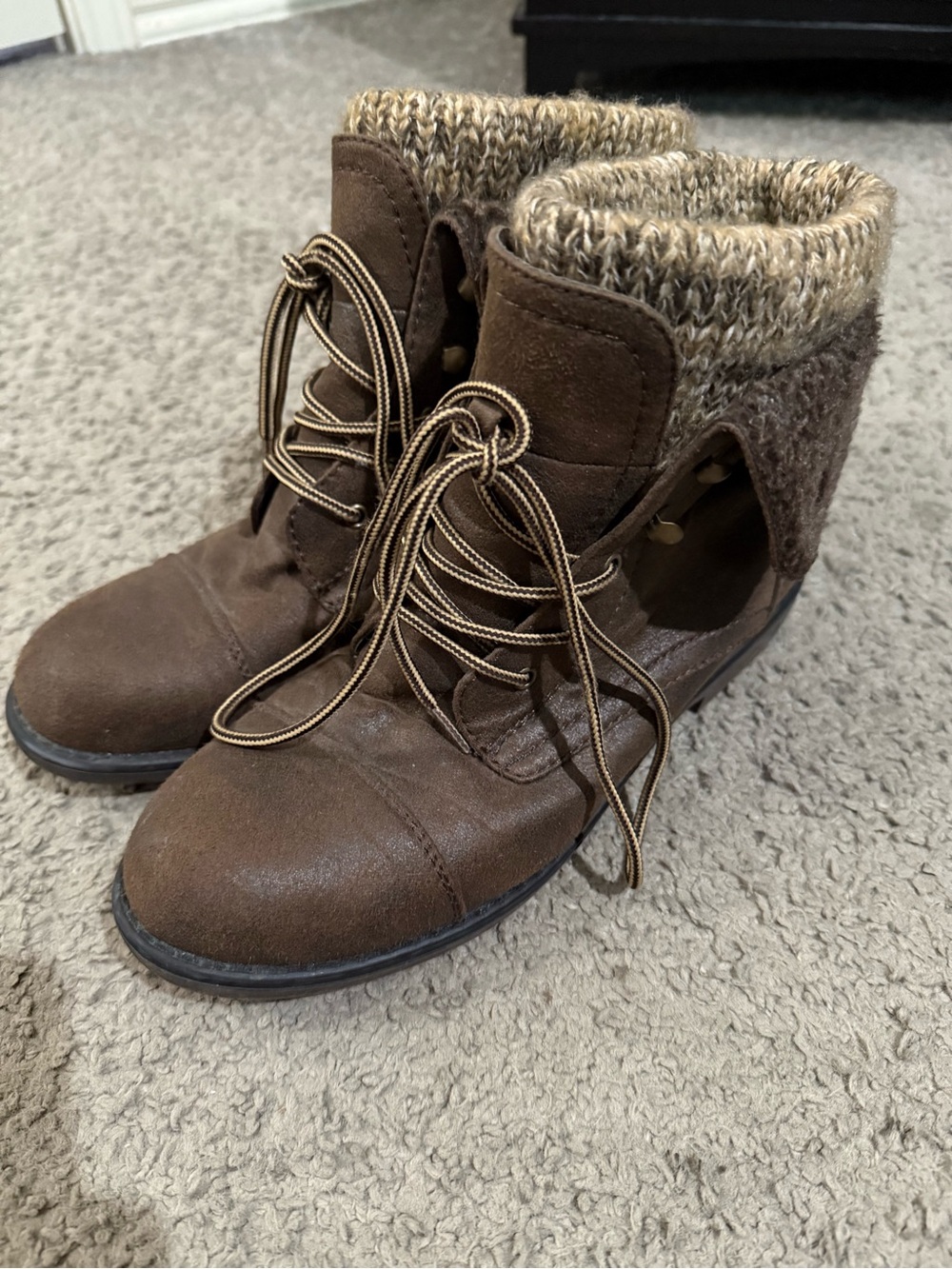 Women’s Brown Knit-Cuff Lace-Up Ankle Boots
